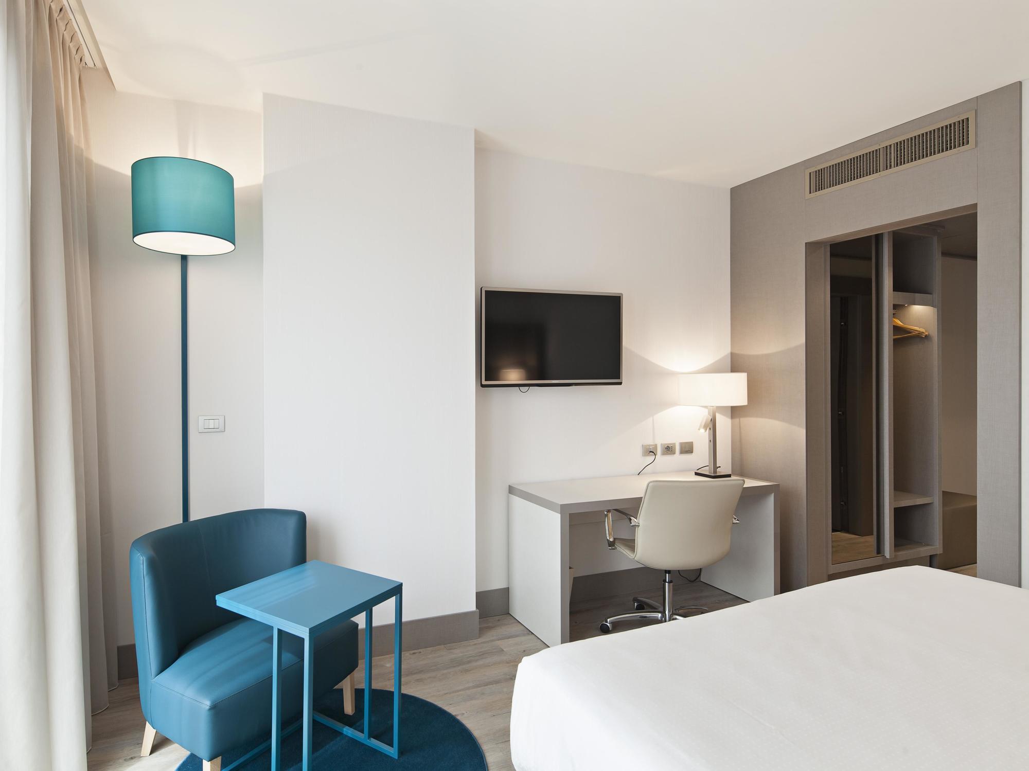 Hotel Nh Parma Esterno foto