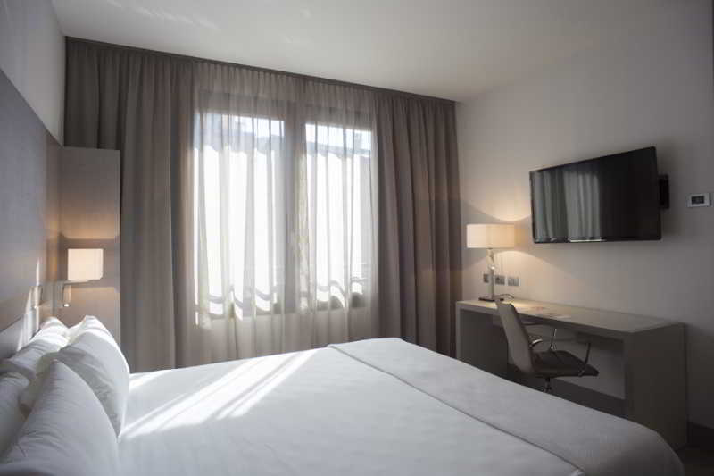 Hotel Nh Parma Esterno foto