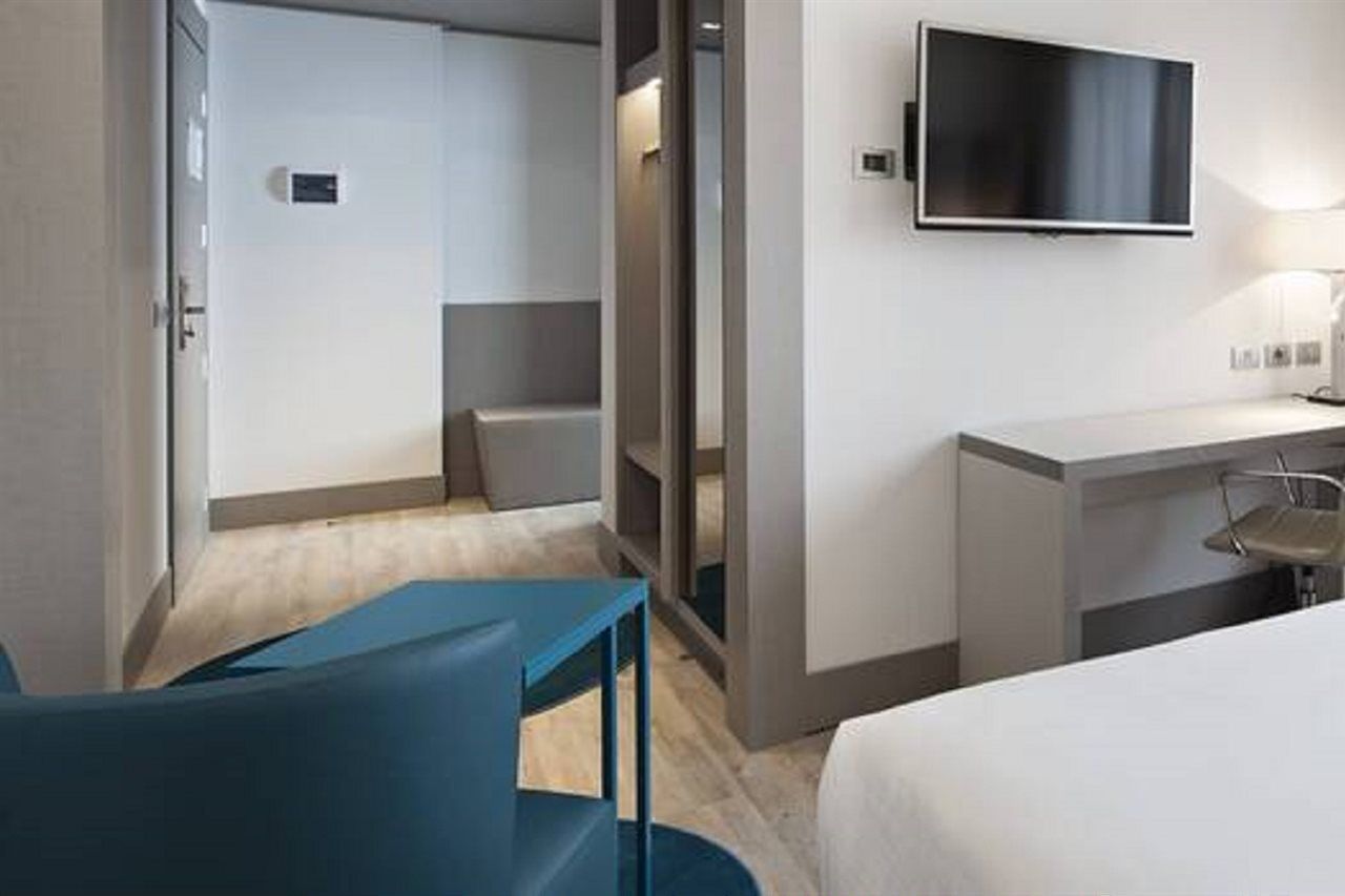 Hotel Nh Parma Esterno foto